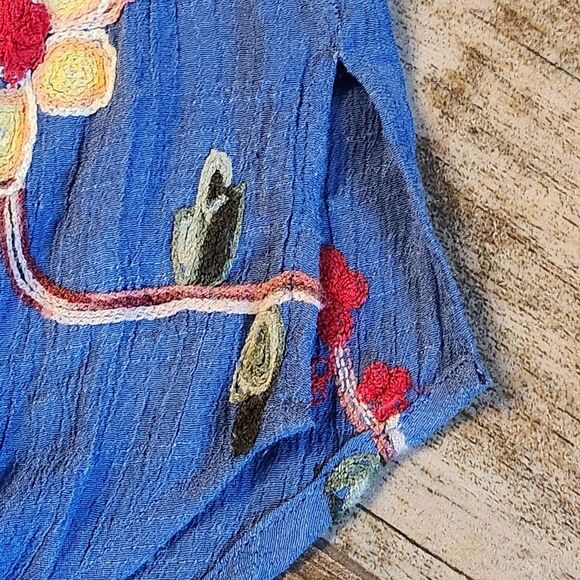 🔺️Anthropologie Fig & Flower Blue Embroider Floral Button Front Top Size 1X - Picture 9 of 11